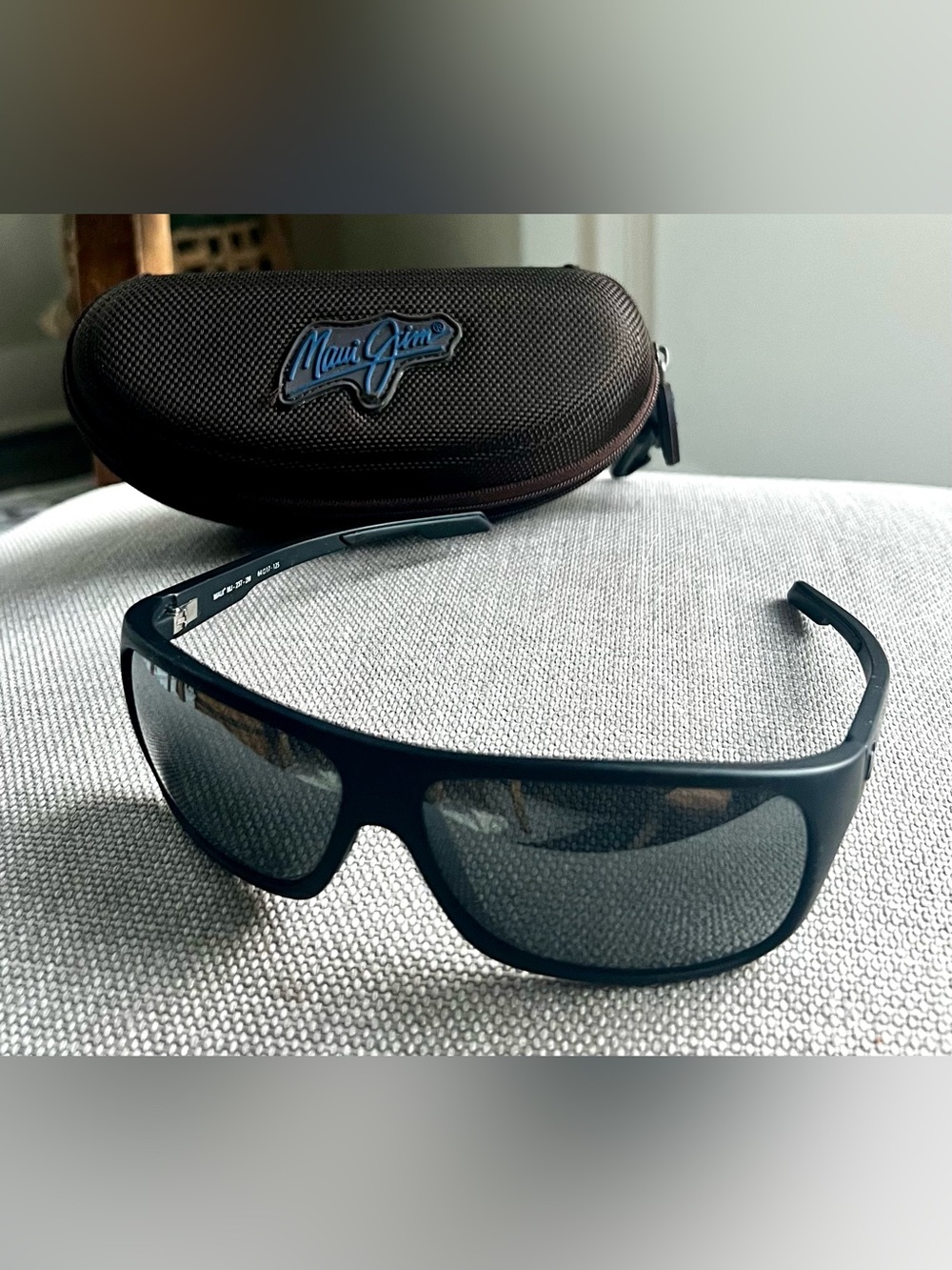 Maui Jim Island Time Men's Polarized Sunglasses with Original Case